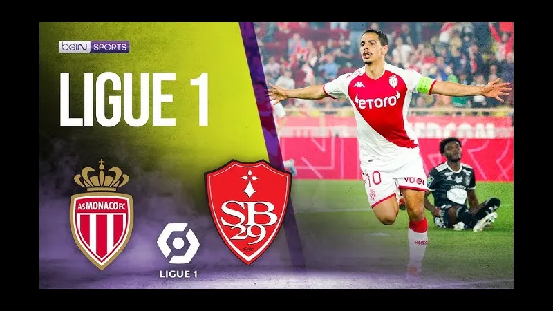 Cầu thủ của Brest chiến đấu quyết liệt với cầu thủ của Monaco trong trận đấu Cầu thủ của Brest chiến đấu quyết liệt với cầu thủ của Monaco trong trận đấu