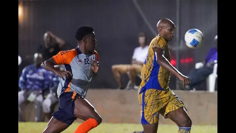 Cầu thủ của Defence Force tận dụng khoảnh khắc để tấn công mạnh mẽ trước phòng ngự của Prisin Service Cầu thủ của Defence Force tận dụng khoảnh khắc để tấn công mạnh mẽ trước phòng ngự của…