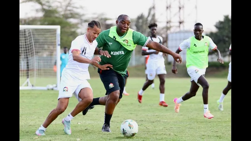 Cầu thủ Guabira với chiếc áo đỏ tìm cách kiểm soát bóng trước áp lực của cầu thủ Wilstermann với chiếc áo màu trắng Cầu thủ Guabira với chiếc áo đỏ tìm cách kiểm soát bóng trước áp lực của cầu thủ…