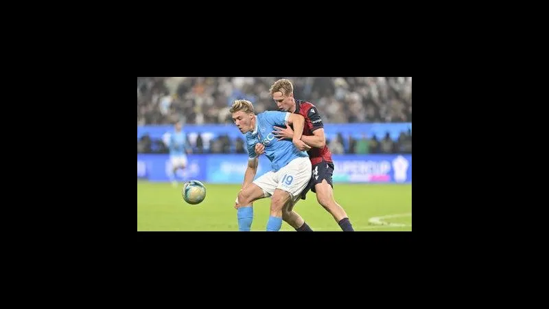 Hai đội bóng đối đầu trong trận đấu Hai đội bóng đối đầu trong trận đấu